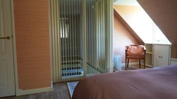 5 habitaciones, tabla de planchar con plancha, wifi y ropa de cama