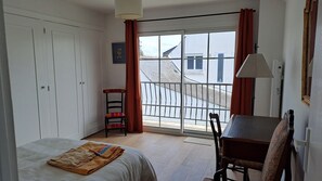 3 bedrooms, iron/ironing board, WiFi
