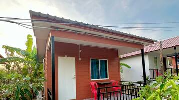 Habitación básica doble, balcón, vista al jardín | Wifi gratis