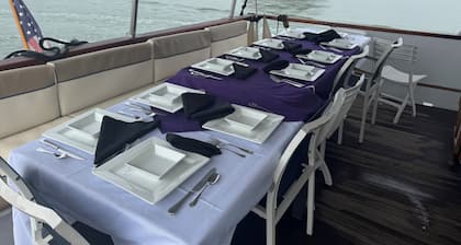 TIMEWARP 84 FOOT YACHT CLOSE TO THE BEACH CAN RELOCATE