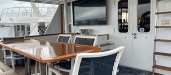 TIMEWARP 84 FOOT YACHT CLOSE TO THE BEACH CAN RELOCATE
