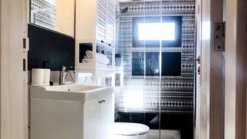 Apartment, 2 Bedrooms, Terrace, Garden View | Bathroom