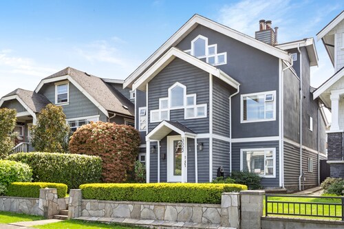 Elegant 3BR Family Home Prime Vancouver Location