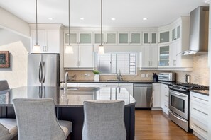 House | 3 bedrooms - Elegant 3BR Family Home Prime Vancouver Location (Vancouver)