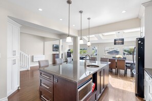 House | 3 bedrooms - Elegant 3BR Family Home Prime Vancouver Location (Vancouver)