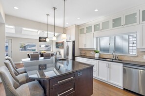 House | 3 bedrooms - Elegant 3BR Family Home Prime Vancouver Location (Vancouver)