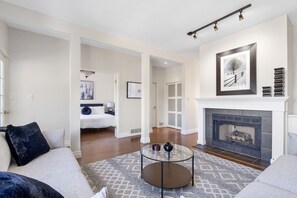 House | 3 bedrooms - Elegant 3BR Family Home Prime Vancouver Location (Vancouver)