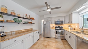 House, 3 Bedrooms | Private kitchen | Fridge, oven, coffee/tea maker, toaster