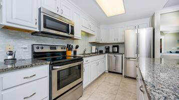 Appartamento, 3 camere da letto | Cucina privata | Frigorifero, forno, macchina per tè/caffè