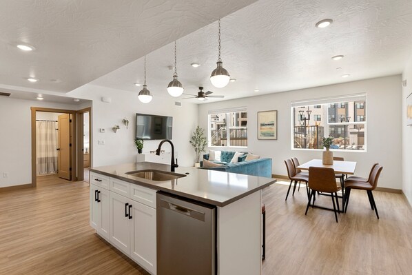 Condo, 2 Bedrooms | Interior