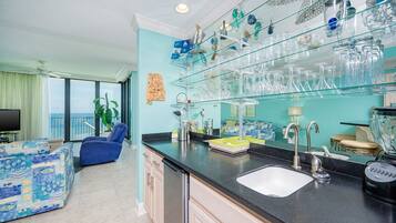 Condo, 3 Bedrooms | Interior