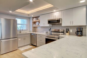 Condo, 2 Bedrooms | Private kitchen