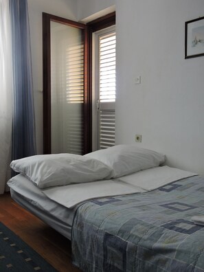 2 chambres, fer et planche à repasser, Wi-Fi, draps fournis