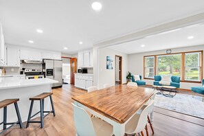 Interior - Spacious 4-bedroom house in charming Hanahan with AC, WiFi (Hanahan)