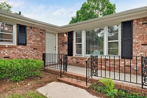 Exterior - Spacious 4-bedroom house in charming Hanahan with AC, WiFi (Hanahan)