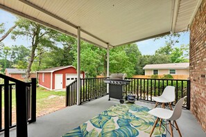 Property grounds - Spacious 4-bedroom house in charming Hanahan with AC, WiFi (Hanahan)