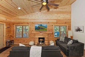 Televisie en een open haard