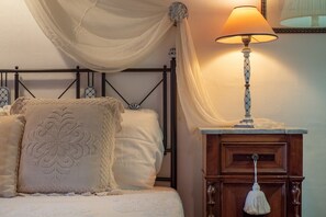 5 bedrooms, free WiFi, bed sheets