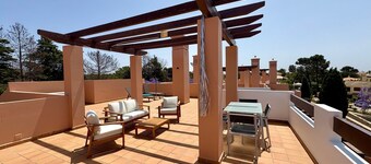 Spacious 1-Bedroom Apartment with Private Rooftop & Sunny Terrace