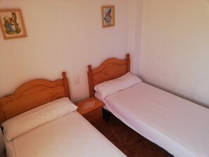 2 bedrooms, iron/ironing board, bed sheets