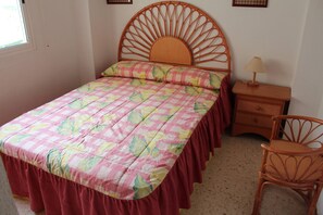 2 bedrooms, iron/ironing board, bed sheets