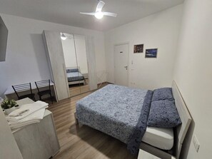 1 bedroom, desk, soundproofing, free WiFi - DA.NI.TO. ROOMS (Ancona)