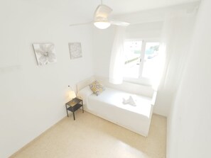 3 室のベッドルーム、アイロン / アイロン台、ベッドシーツ