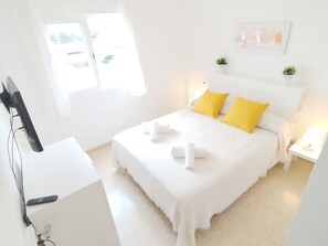 3 bedrooms, iron/ironing board, bed sheets