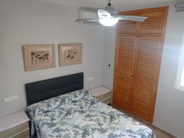 2 bedrooms, iron/ironing board, free WiFi, bed sheets