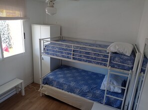 Iron/ironing board, bed sheets