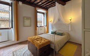 1 quarto, cofres nos quartos, ferros/tábuas de passar roupa, Wi-Fi