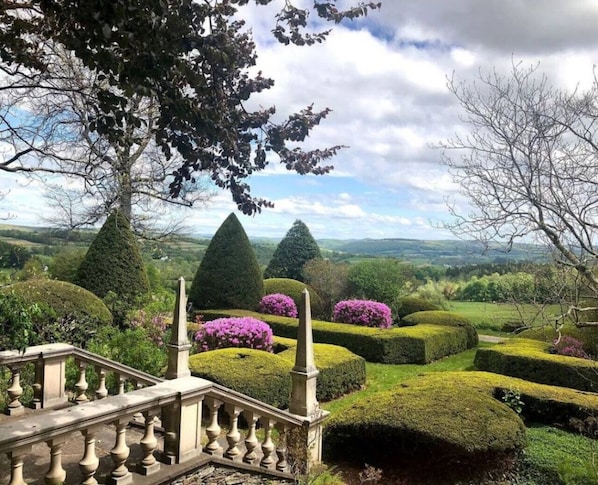 Property grounds - The Red Country Cottage (Amenia)