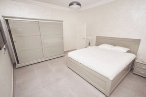 2 slaapkamers, een strijkplank/strijkijzer, wifi, beddengoed