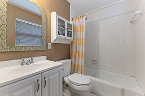 シャワー、ヘアドライヤー、タオル、石鹸