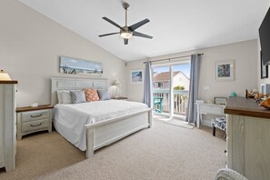 2 makuuhuonetta, työpöytä, Wi-Fi, vuodevaatteet