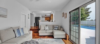 Close To Beach, 5 Bedroom, Sleeps 12, Saltwater Pool, Large Yard, On Golf Course