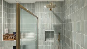 Shower, bidet, towels, soap