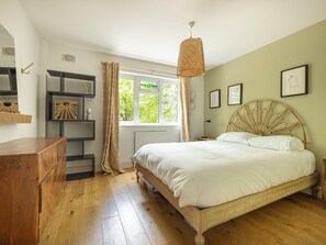 5 bedrooms, iron/ironing board, travel cot, free WiFi - Modern 5-BR house short walk to Brick Lane and Spitalfields Market! (London)
