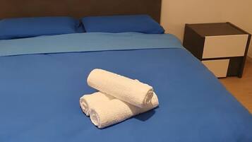 1 Schlafzimmer, Zimmersafe, Schreibtisch, Bügeleisen/Bügelbrett