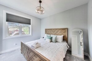 3 bedrooms, desk, iron/ironing board, free WiFi - Above The Bay | 3BR + Loft, Arcade, Deck, Near Pier 290 & Williams Bay Beach (Williams Bay)