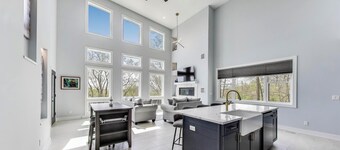 Above The Bay | 3BR + Loft, Arcade, Deck, Near Pier 290 & Williams Bay Beach