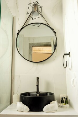 Bathroom - New Lux Misilia Suite & Prive Jacuzzi (Santorini)