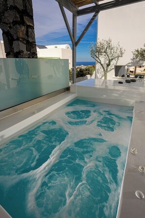Free WiFi - New Lux Misilia Suite & Prive Jacuzzi (Santorini)
