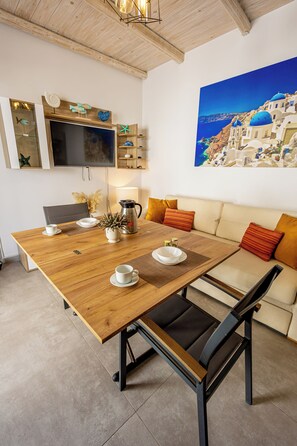 Living area - New Lux Misilia Suite & Prive Jacuzzi (Santorini)