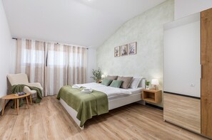 3 chambres, fer et planche à repasser, Wi-Fi, draps fournis