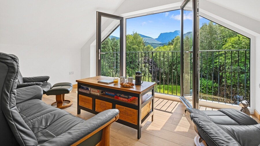 Cabin in Scotland With Stunning Mountain Views