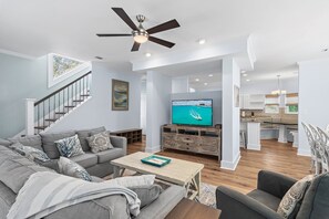 Smart TV, table football - 🏖4BR Beach Retreat-Community Pool-Walk to Beach-By the Ocean Blue🏖 (Destin)