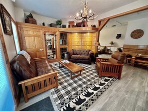 Fernseher, Videospiele, DVD-Player, Tischfußball