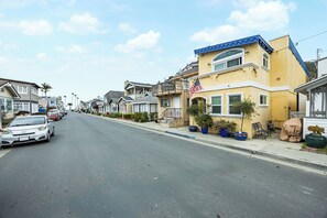 Exterior - 2BR Renovated Avalon Home, A/C, Patio, Walk to the Beach (Avalon)