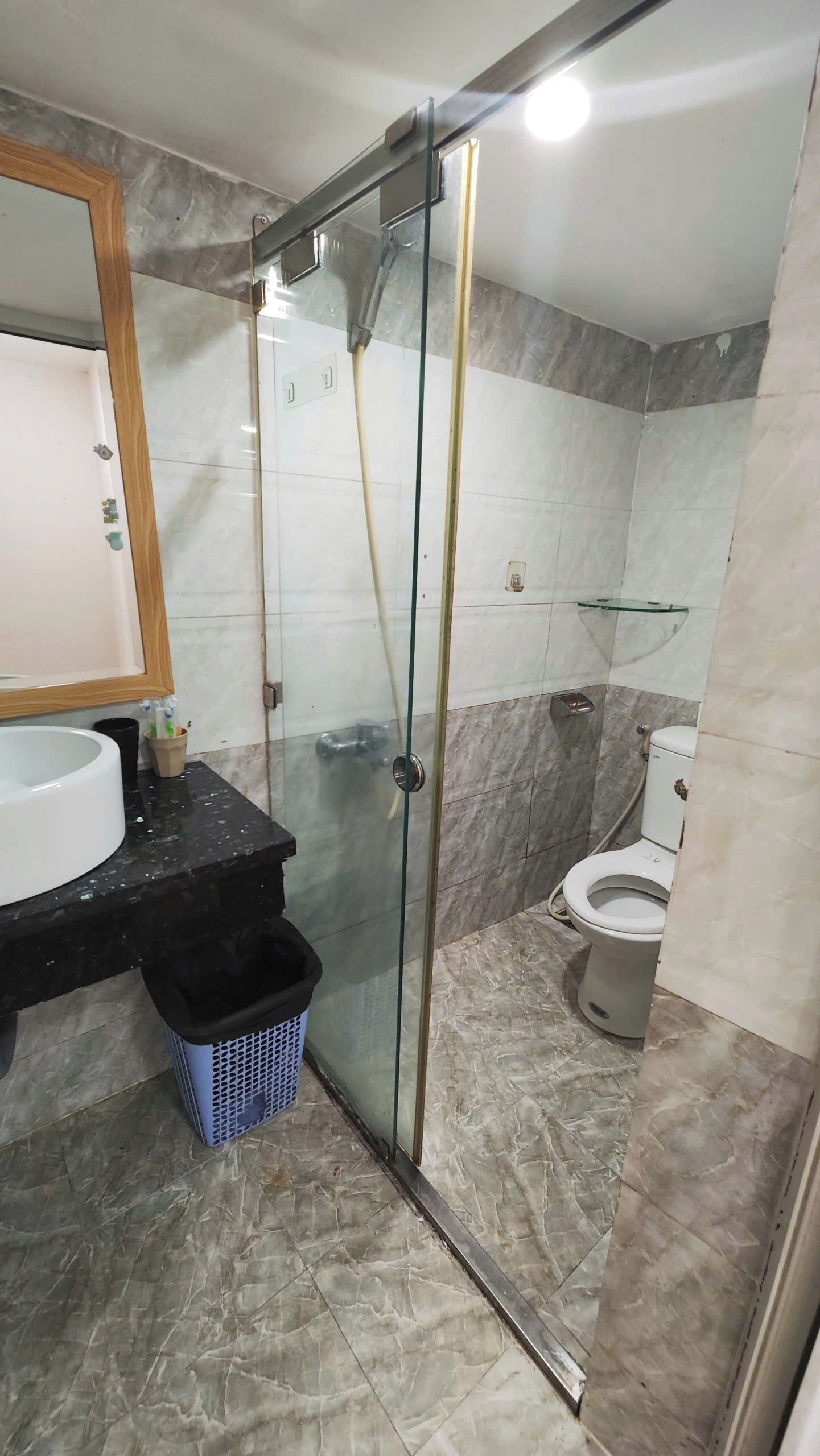 标准四人房 | 免费 WiFi、床单